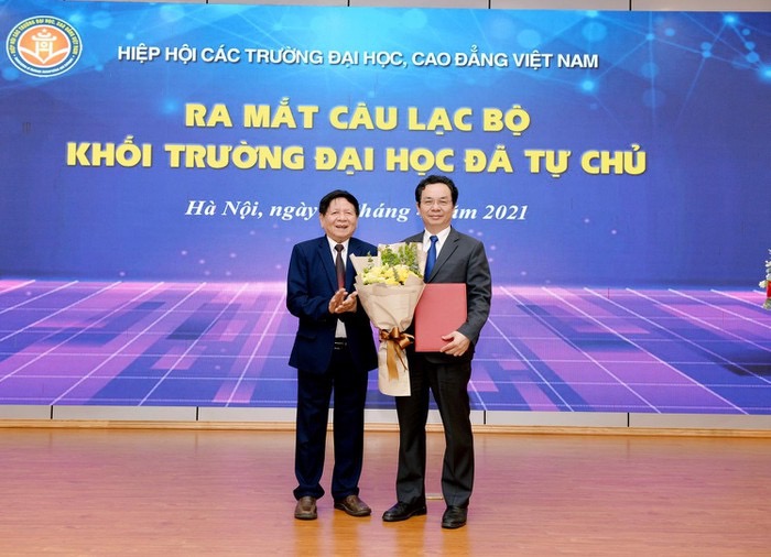 Câu lạc bộ Khối trường đại học đã tự chủ thành lập và đi vào hoạt động