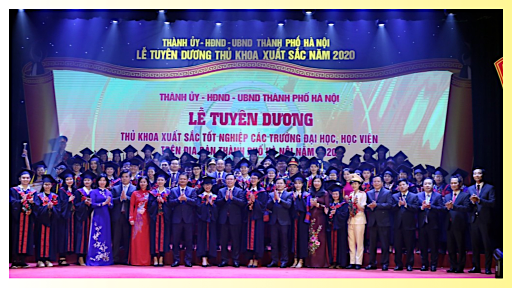Tuyên dương 90 thủ khoa xuất sắc thành phố Hà Nội năm 2021